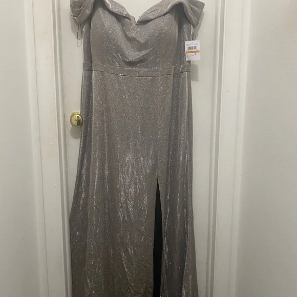 Morgan & Co. Dress - Picture 5 of 7